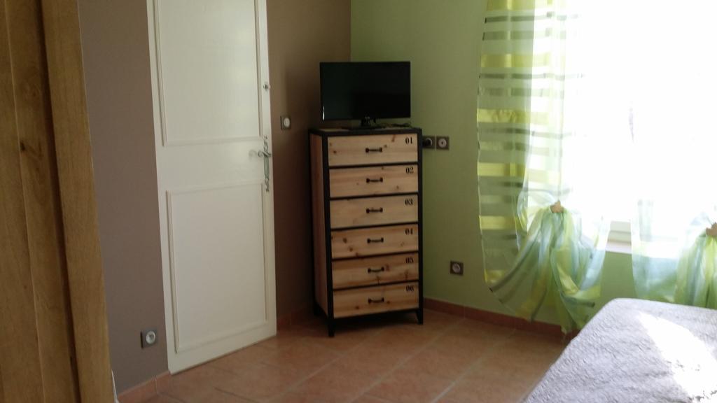 Bed and Breakfast Les Portes Du Soleil Capestang Zimmer foto