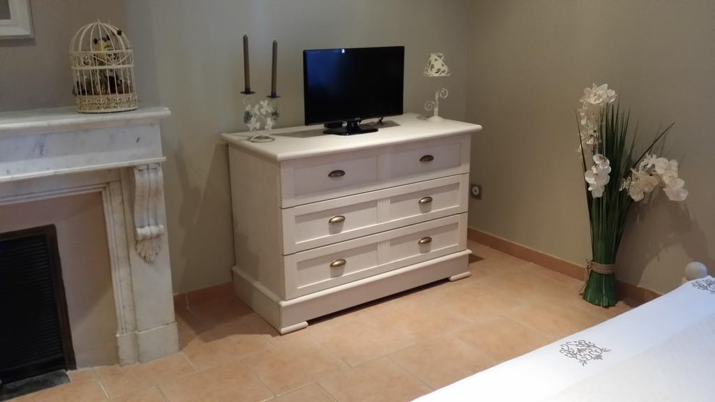 Bed and Breakfast Les Portes Du Soleil Capestang Zimmer foto