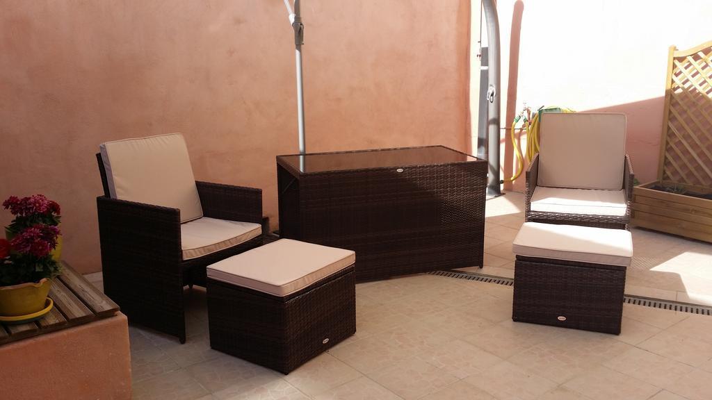 Bed and Breakfast Les Portes Du Soleil Capestang Exterior foto