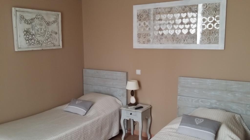 Bed and Breakfast Les Portes Du Soleil Capestang Exterior foto