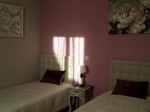 Bed and Breakfast Les Portes Du Soleil Capestang Exterior foto